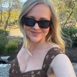 Meet your Posher, Kelly